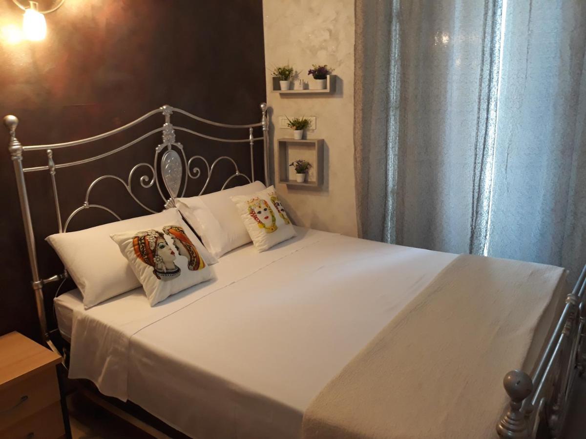 B&B Sotto Gli Archi Catania Luaran gambar